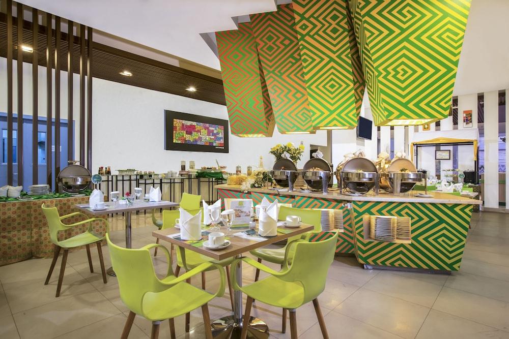 Khas Makassar Hotel Luaran gambar