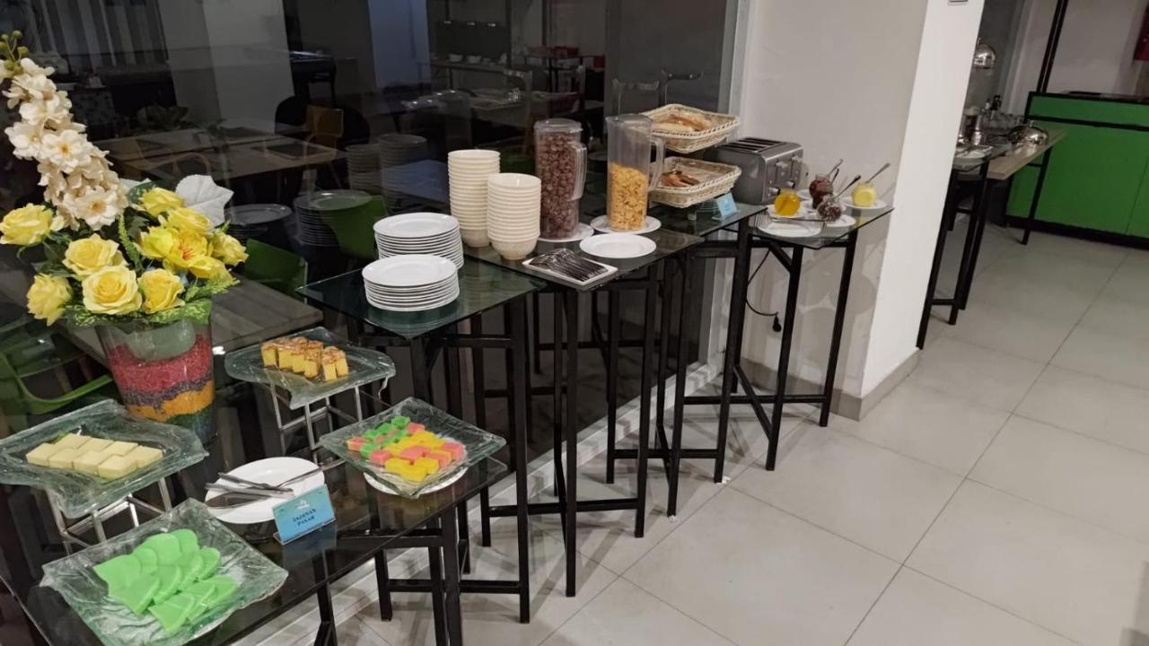 Khas Makassar Hotel Luaran gambar